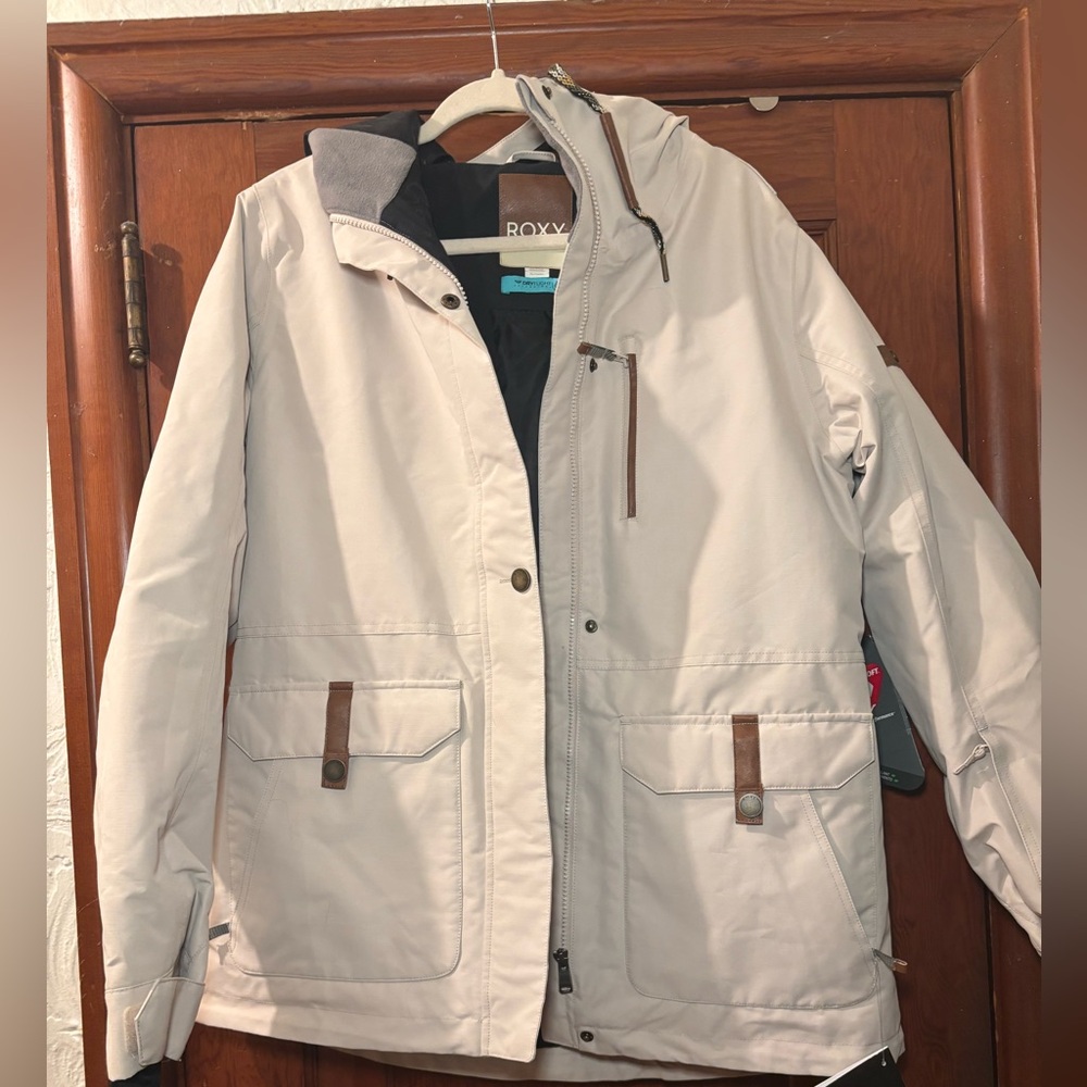 NWT- Roxy Andie women's insulated snow jacket. - Picture 9 of 15